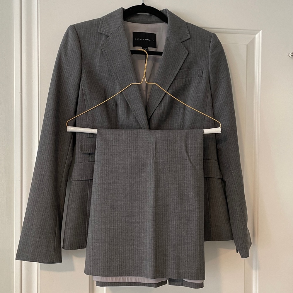 Banana Republic Women’s Gray Skirt Suit